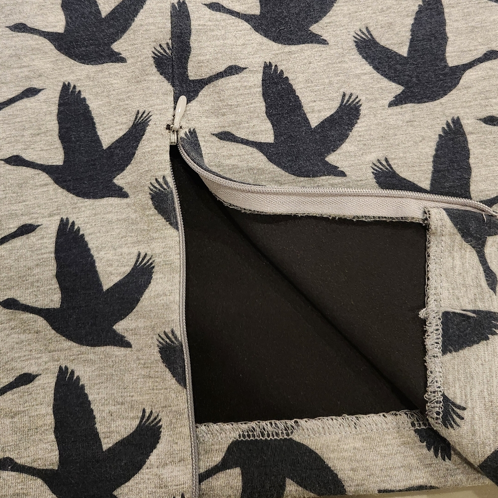 H&M Gray & Navy Geese Print Pencil Skirt - Picture 4 of 4
